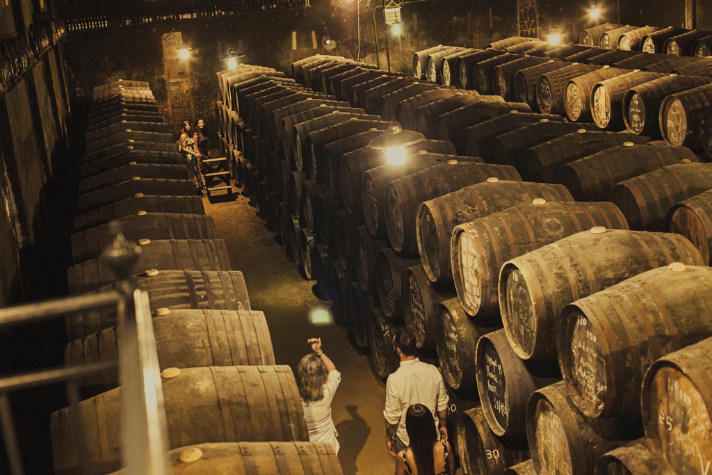 Bodegas Toro Albalá, en el casco urbano de Aguilar de la Frontera - We Love Montilla Moriles