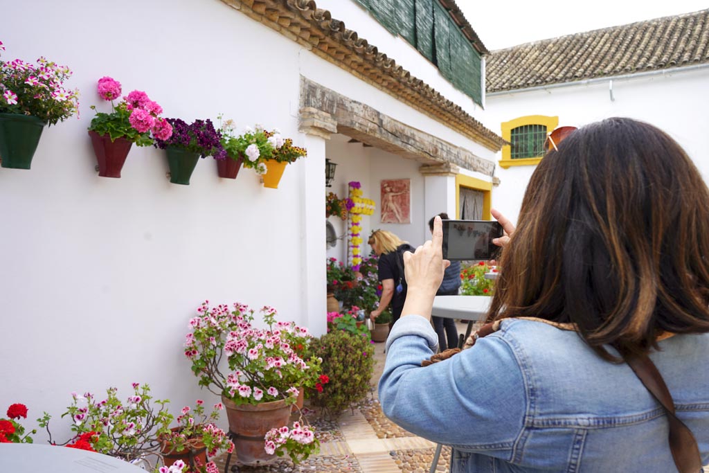 Visita al encantador patio del Lagar de Los Raigones - We Love Montilla Moriles